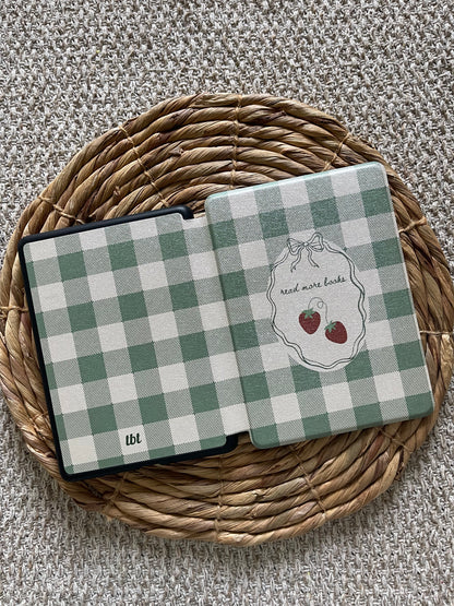 Cottage Gingham | Magnetic Kindle Case